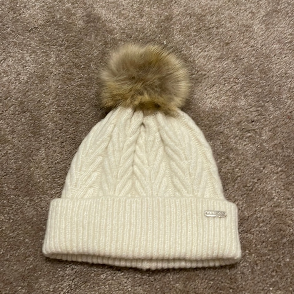Steve Madden Pom Pom Beanie